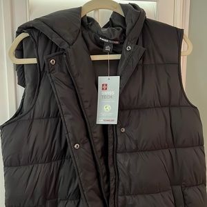 NWT Swiss Tech Black Long Puffer Vest with Hood.  Size Large